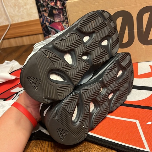 11M yeezy 700 blue tint - Picture 6 of 6